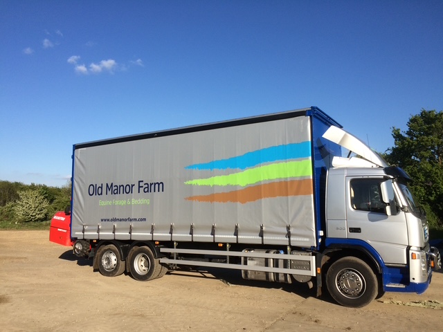 Volvo FM9 Curtainsider with manitou