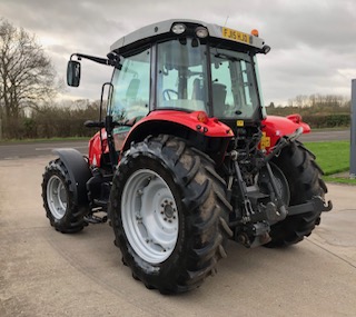 TD002366 2015 MF5610 4WD TRACTOR