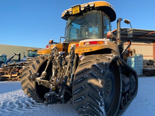 T4012945 CHALLENGER MT775E TRACKED