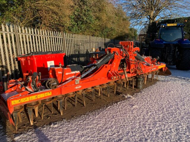 TI000588 2021 KUHN HR6040R POWER HARROW