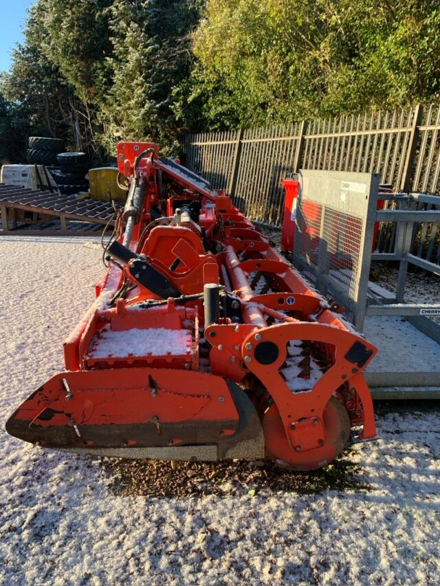 TI000588 2021 KUHN HR6040R POWER HARROW