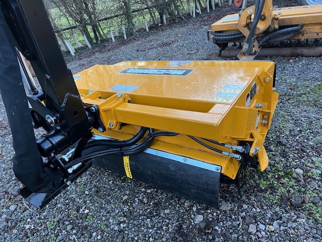 2M040458 MCCONNEL PA6567T HEDGECUTTER