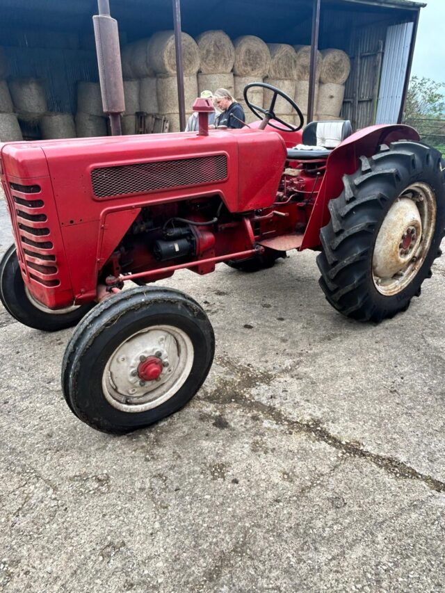 International B275 1971Tractor