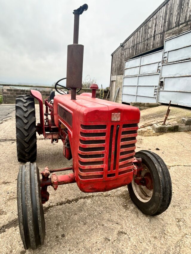 International B275 1971Tractor