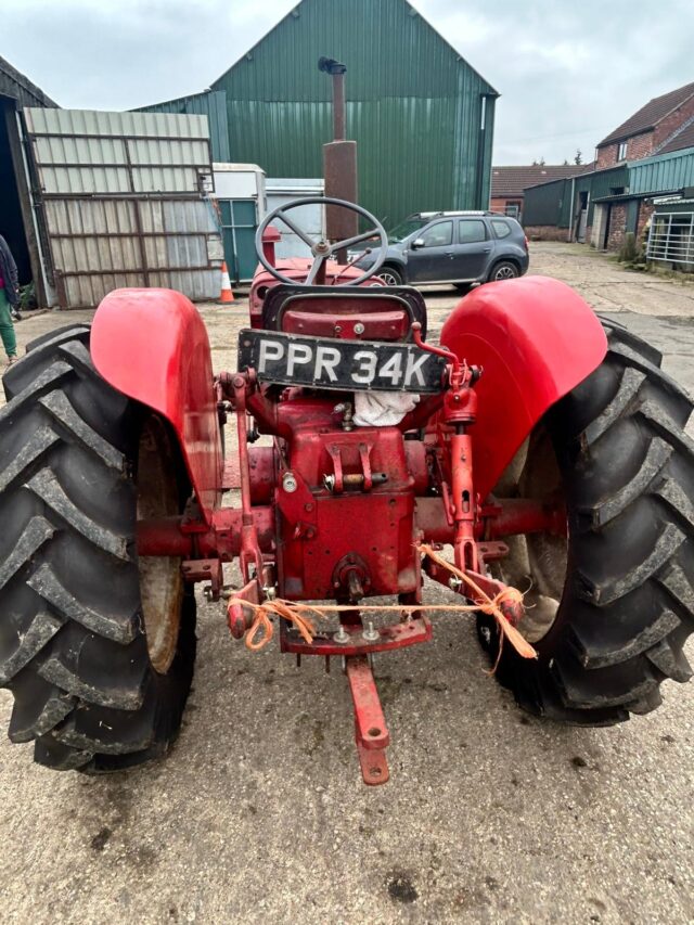 International B275 1971Tractor