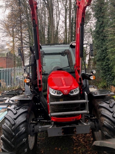 TH001351 MF5711M TRACTOR & FL3823 LOADER