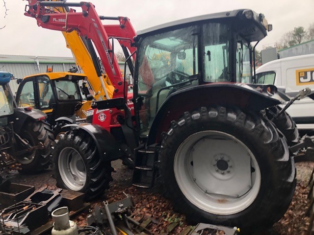 TH001351 MF5711M TRACTOR & FL3823 LOADER