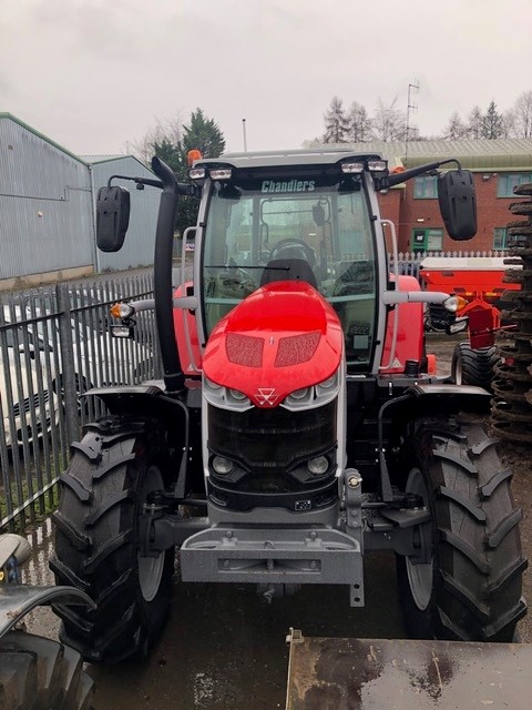 MA795135 MF6S.135 ESD6 4WD TRACTOR