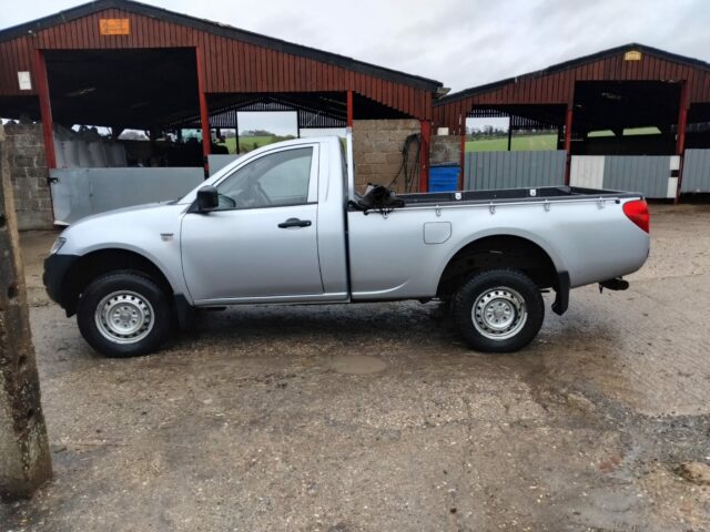 One- 2012 Mitsibushi L200 pick up