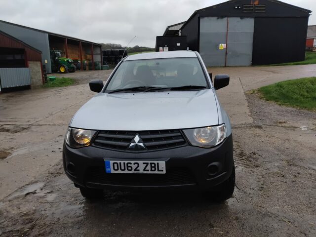 One- 2012 Mitsibushi L200 pick up