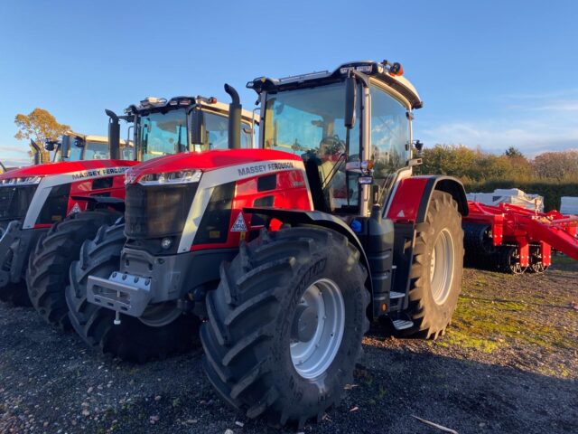 MA37089 MF 8S.205 EFD7 4WD TRACTOR