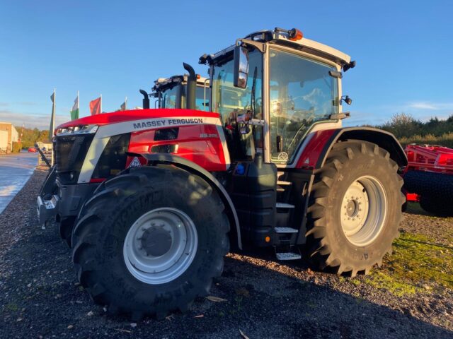 MA37089 MF 8S.205 EFD7 4WD TRACTOR