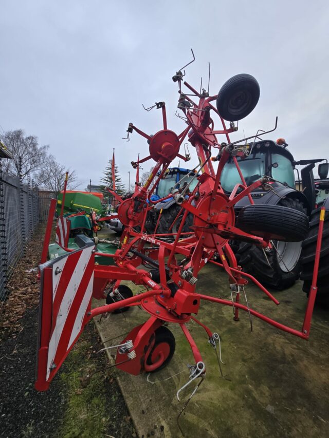 LELY LOTUS 675 TEDDER