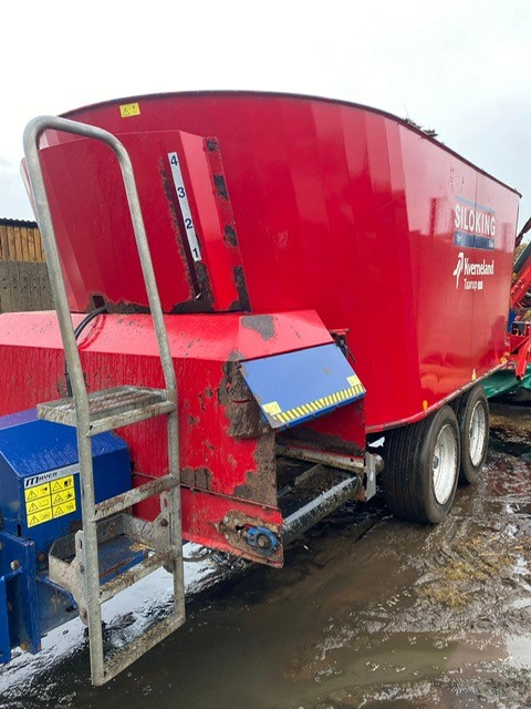 TC002585 KVERNELAND SILOKING FEEDER