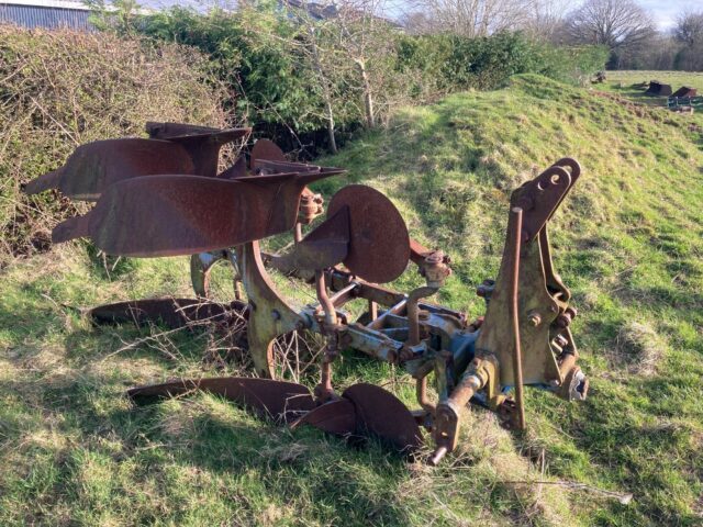 Ransomes TS82A two furrow reversible