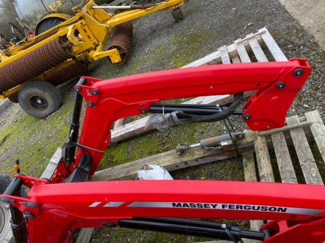 I2000332 MF FL4121 LOADER BEAM