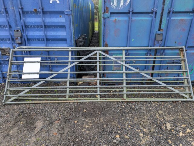 Metal gates