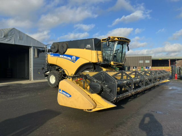 New Holland CR10.90 Combine Harvester For Sale