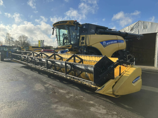 New Holland CR10.90 Combine Harvester For Sale
