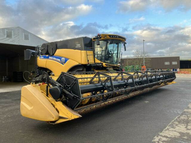 New Holland CR10.90 Combine Harvester For Sale