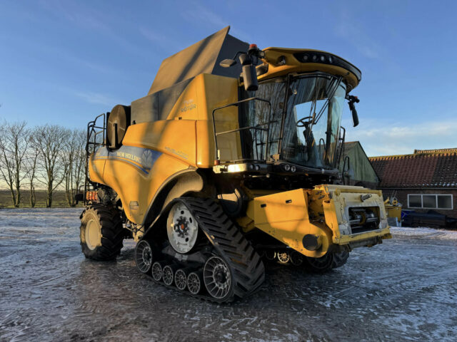 New Holland CR8.90 Combine Harvester For Sale