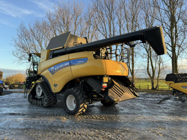 New Holland CR8.90 Combine Harvester For Sale