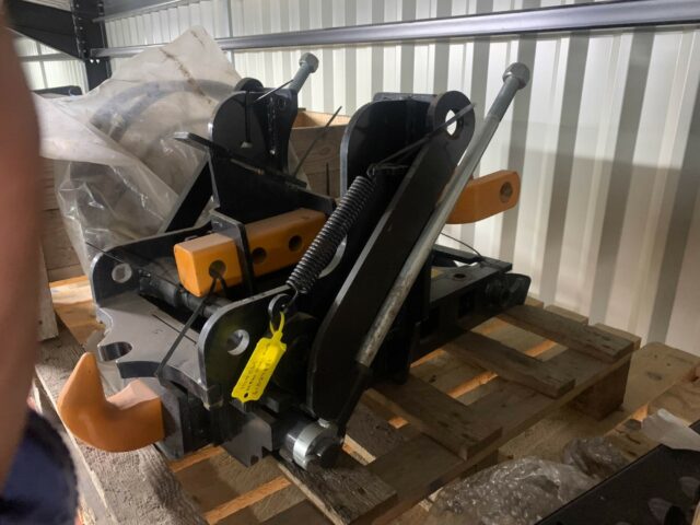 NEW Pick Up Hitch to suit NH T4.75S For Sale