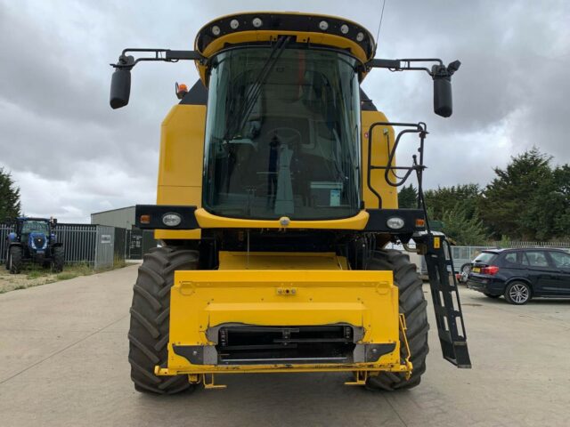 USED New Holland TC5070 Combine Harvester For Sale