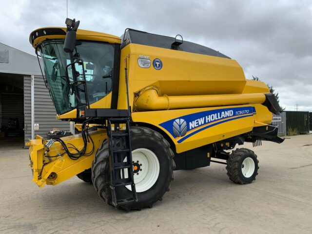 USED New Holland TC5070 Combine Harvester For Sale