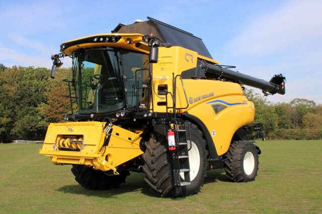 New Holland CR7.90