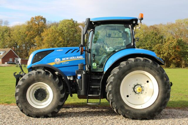 New Holland T7.245AC