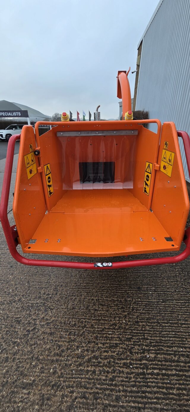 2M041336 TIMBERWOLF TW230VTR WOODCHIPPER