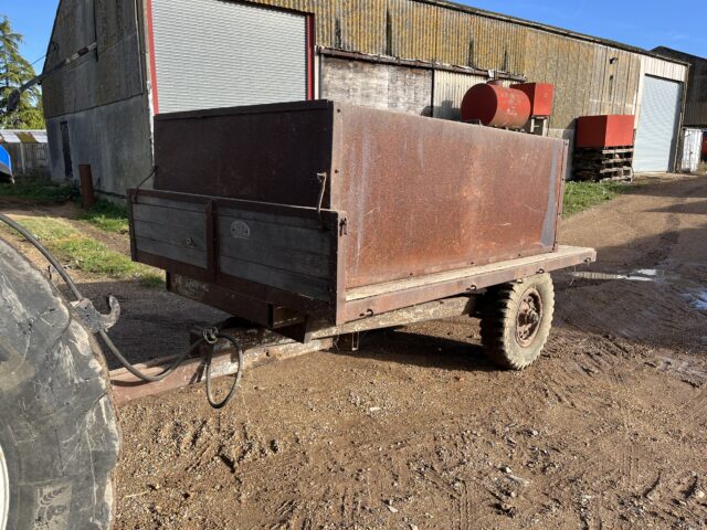 Tipping trailer