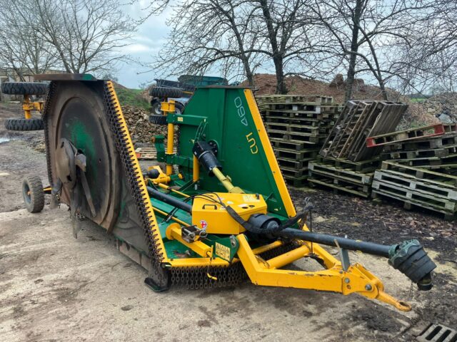 Spearhead batwing topper