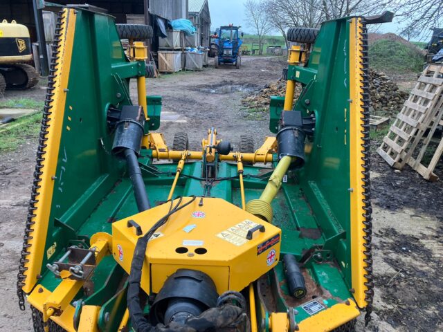 Spearhead batwing topper