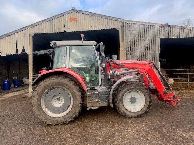 T239082A MF5S.145 4WD TRACTOR