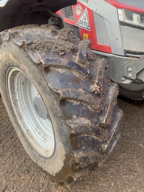 T239082A MF5S.145 4WD TRACTOR