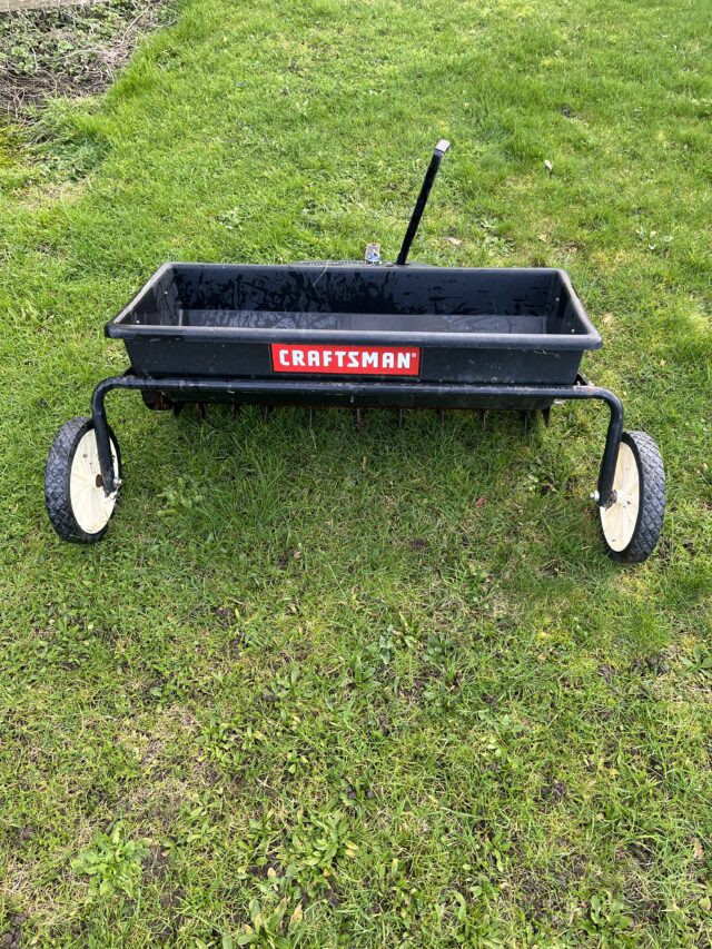 Fertiliser spreader