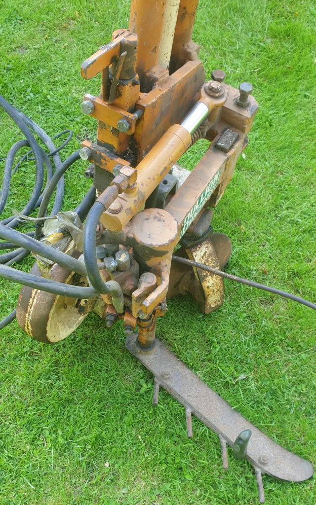 Bullion Undervine Hoe