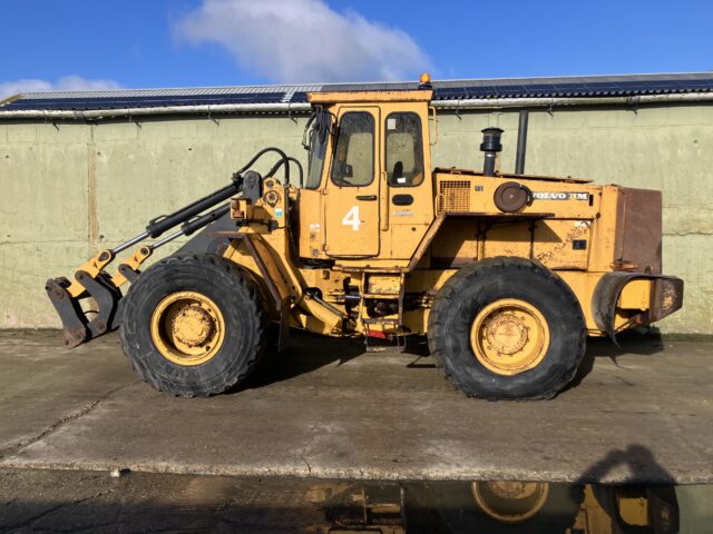 Volvo L90 loading shovel