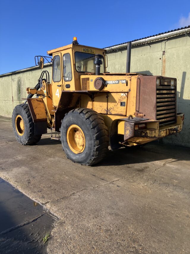 Volvo L90 loading shovel