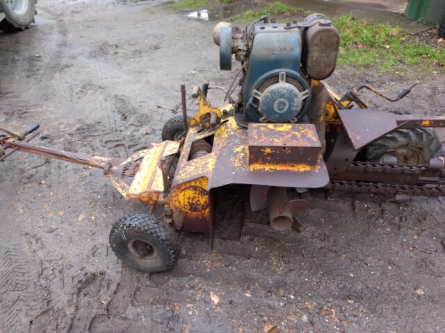 AF trenching machine