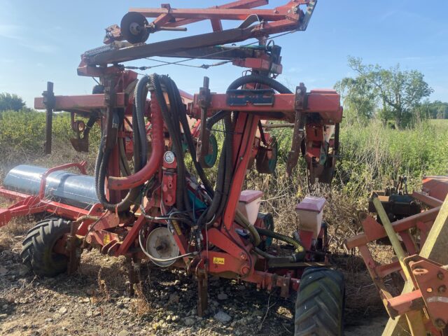 Knverneland 8 row maize Drill