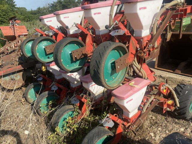 Knverneland 8 row maize Drill