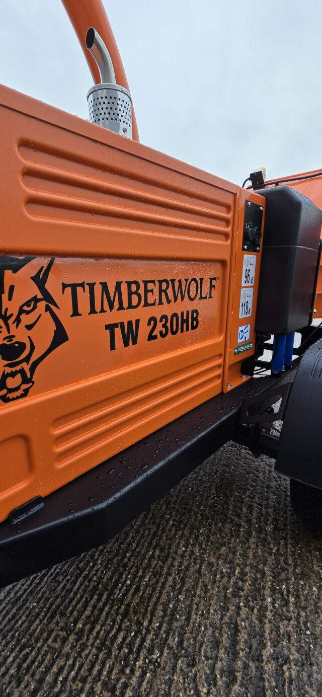 2M041433 TIMBERWOLF TW230HBD WOODCHIPPER