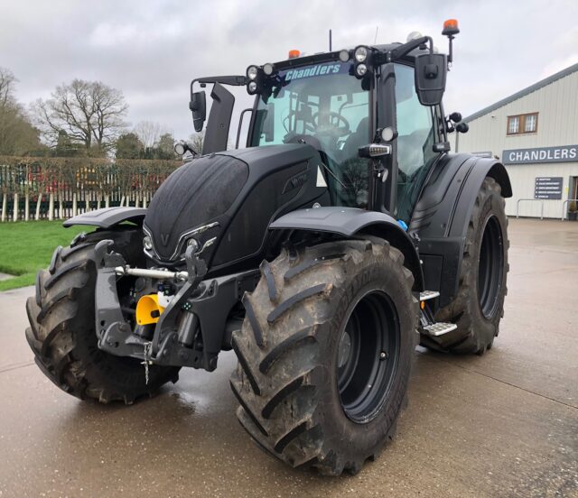 VA000327 DEMO VALTRA N175V4WD TRACTOR