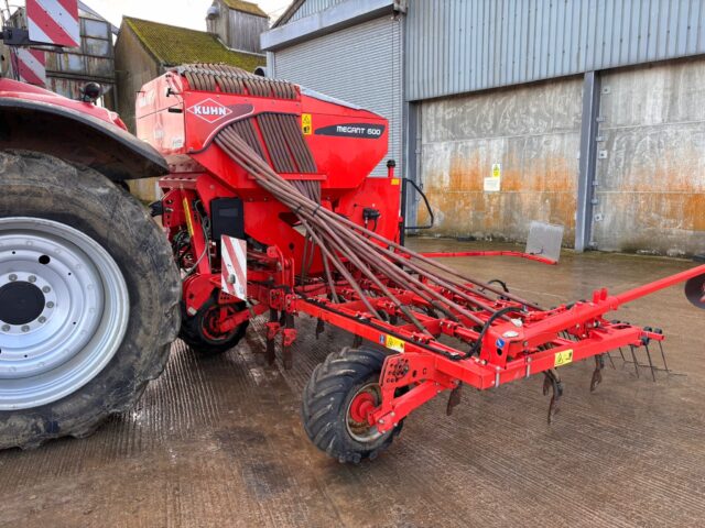 One- 2010 Kuhn Megant 600 6m drill