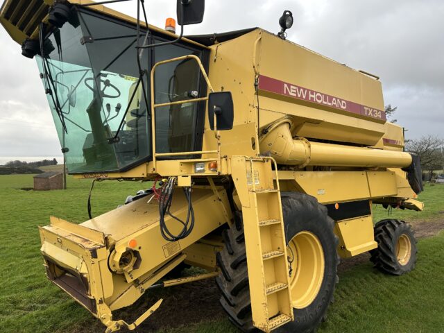 New Holland TX34 Hydro c/w 17 Foot Cut