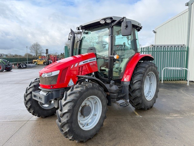 TD002366 2015 MF5610 4WD TRACTOR