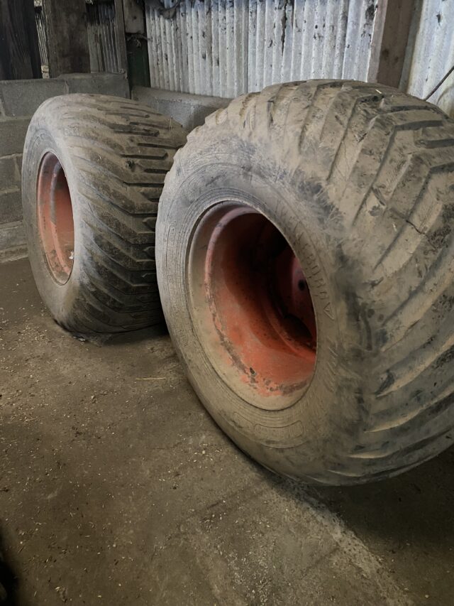 Sprayer wheels